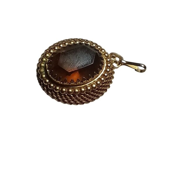 VINTAGE 1.25" GOLDTONE ORNATE AMBER TONE GLASS CHARM/PENDANT - Picture 3 of 5